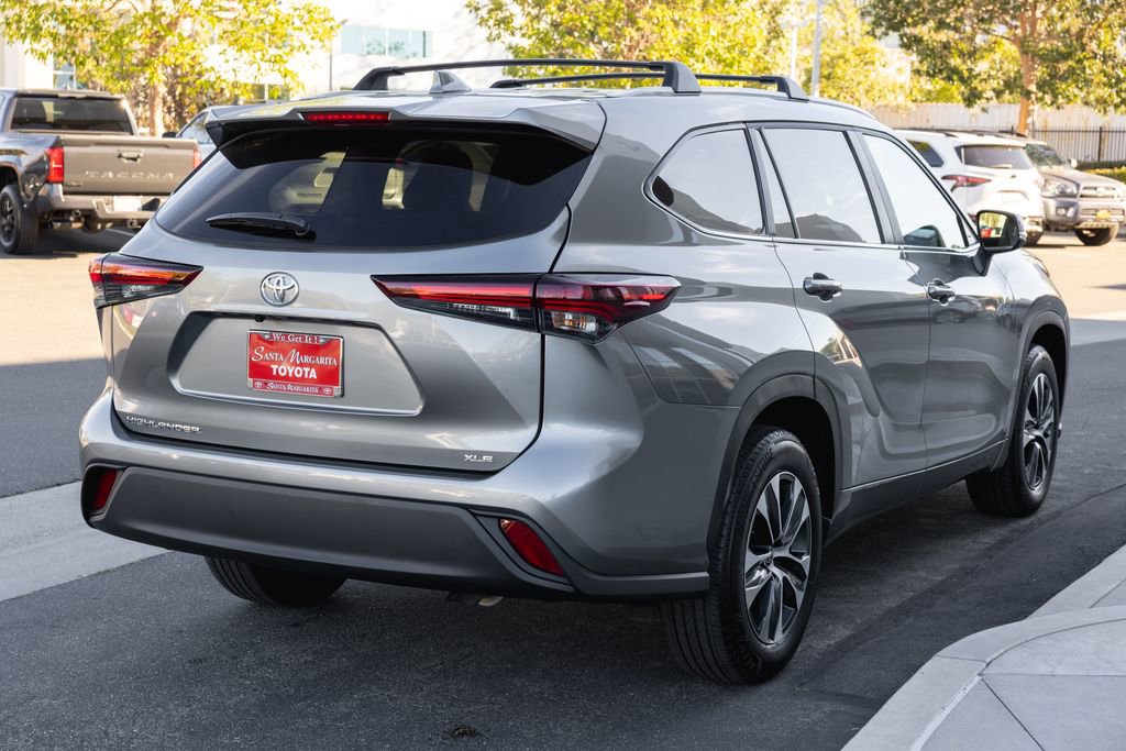Certified 2025 Toyota Highlander XLE image 5
