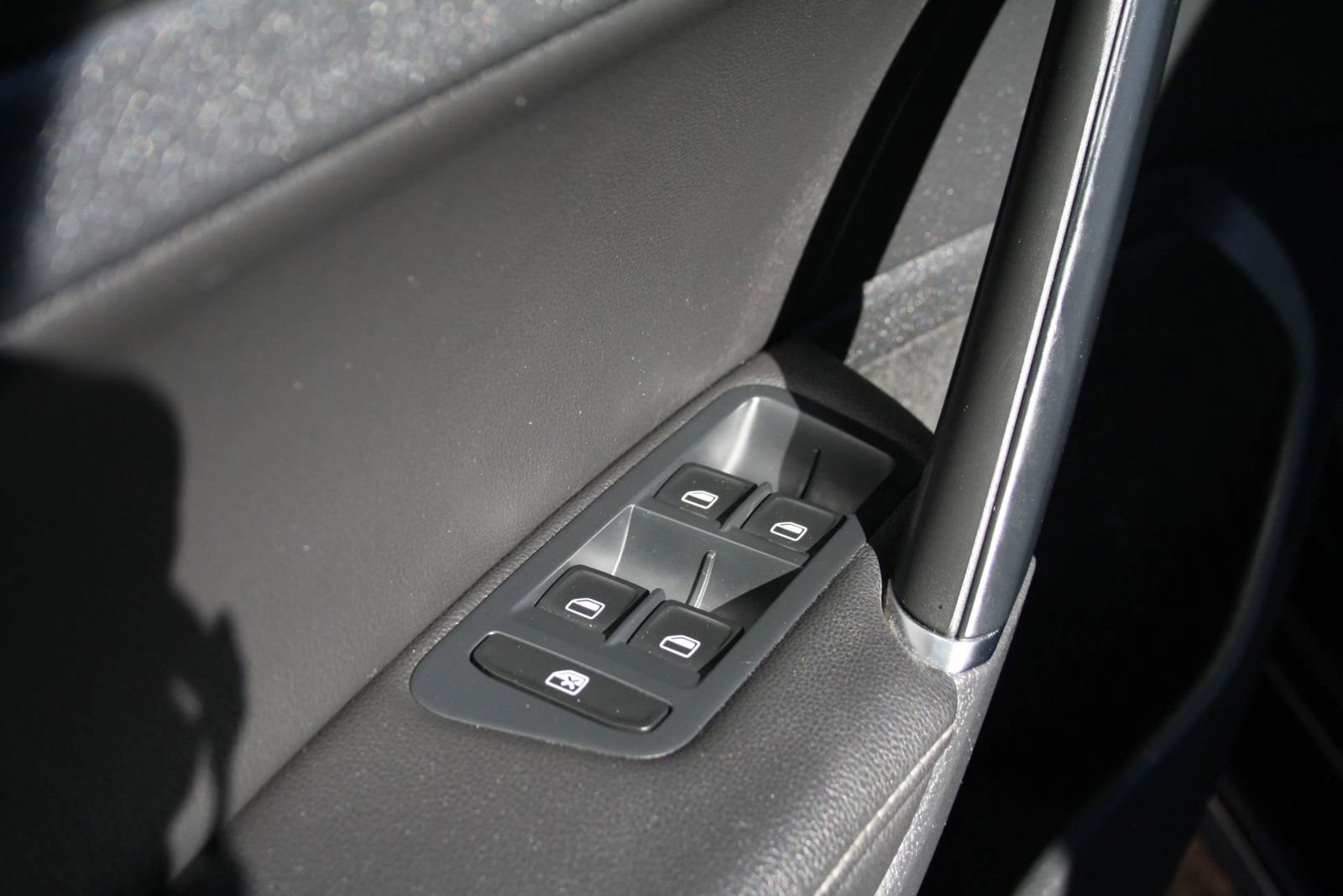 Used 2015 Volkswagen Golf S image 16