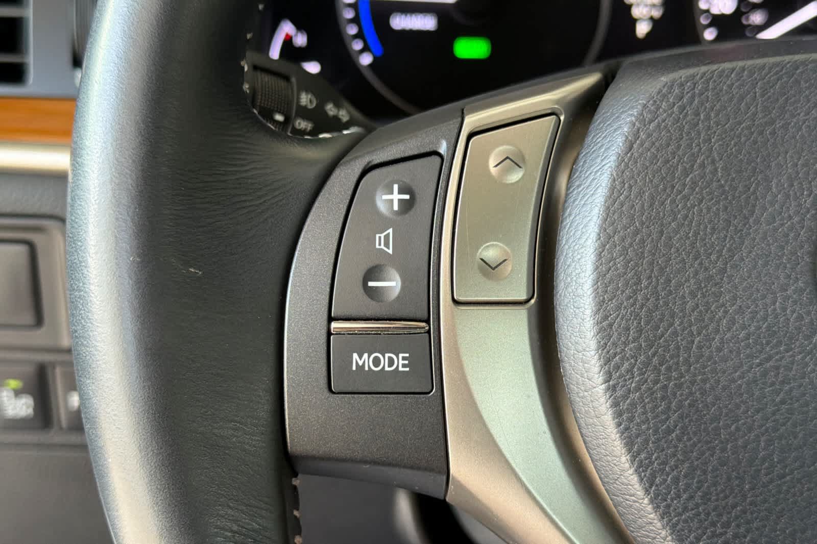 Used 2013 Lexus ES 300h w/ Luxury Pkg FWD image 26