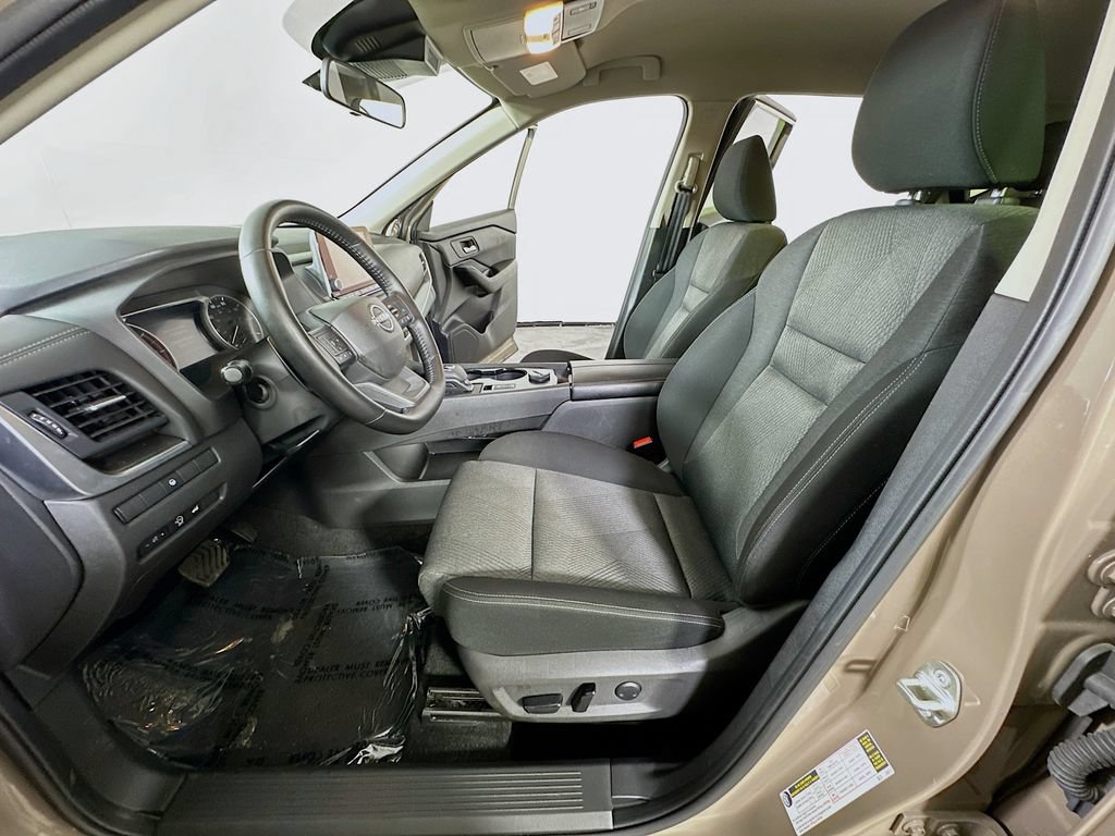 Used 2025 Nissan Rogue SV AWD/4WD image 14