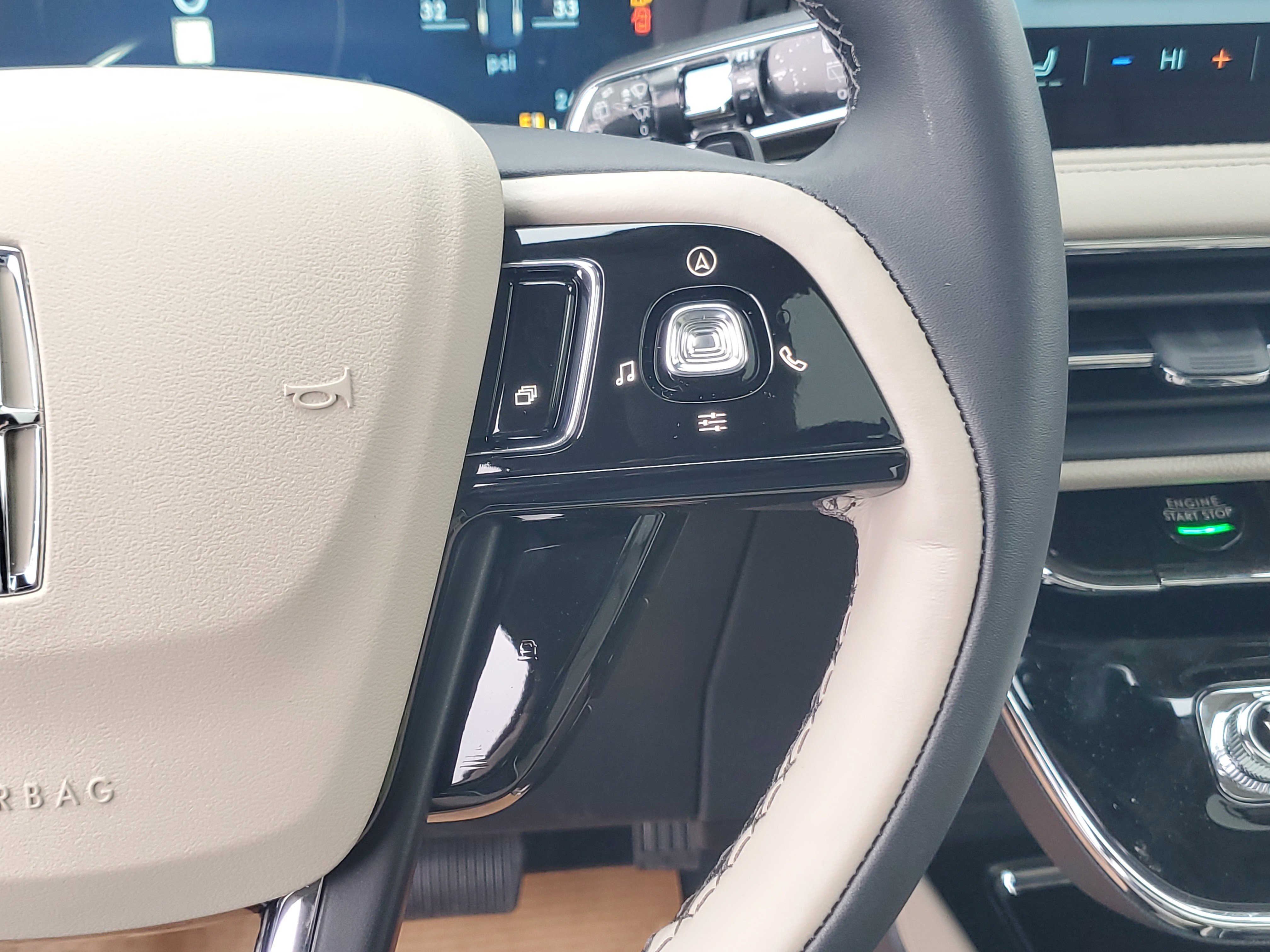 New 2026 Lincoln Corsair Premiere image 18