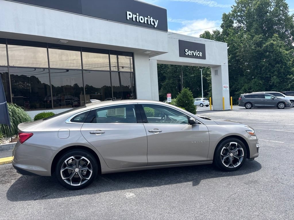 Used 2024 Chevrolet Malibu LT FWD image 2