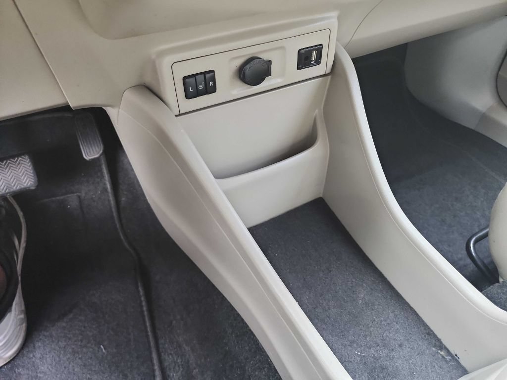 Used 2015 Toyota Prius V Four FWD image 19