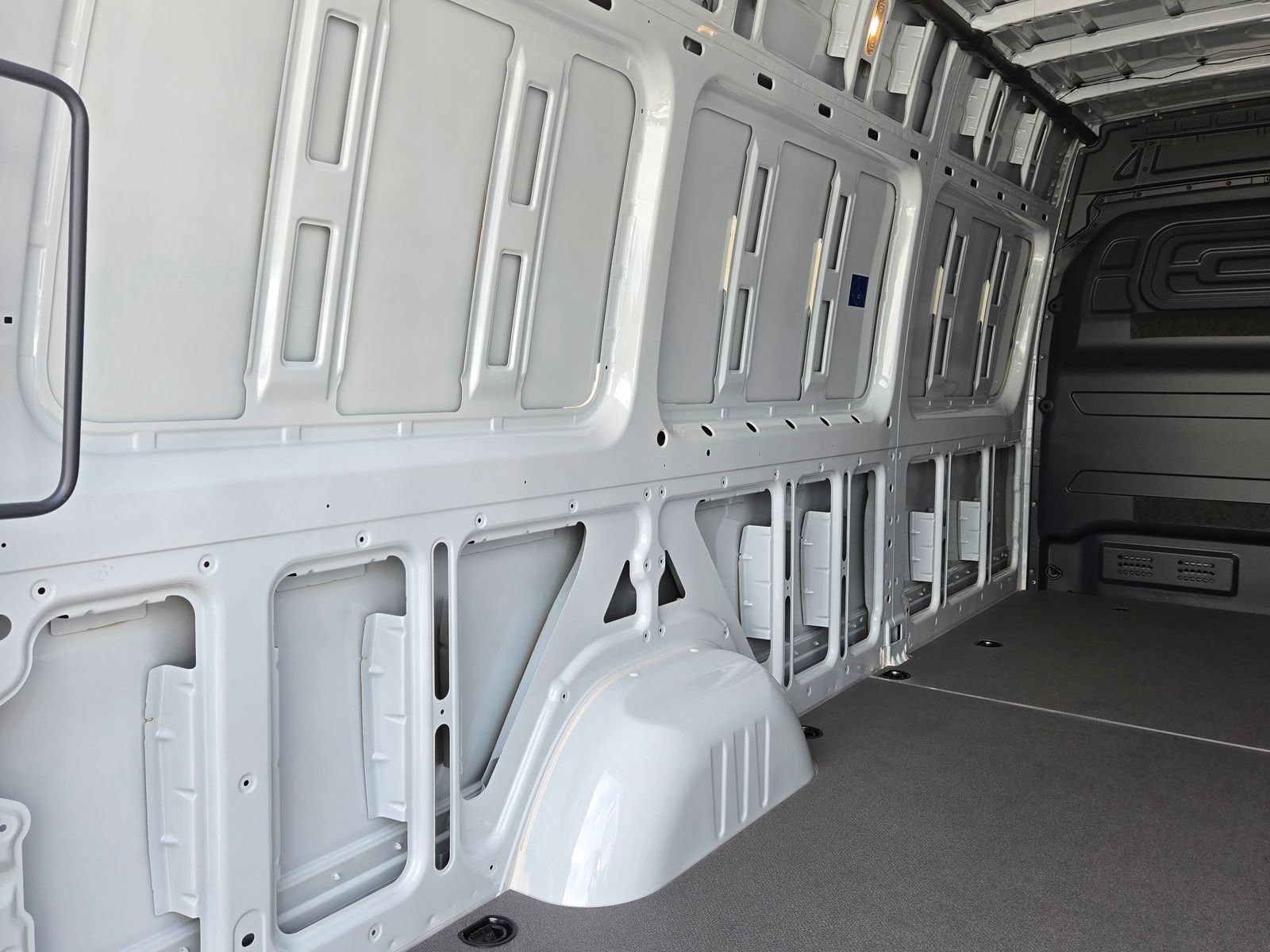 New 2025 Mercedes-Benz eSprinter 170 Cargo image 33