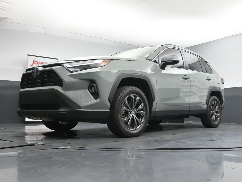 Used 2022 Toyota RAV4 XLE Premium AWD/4WD image 20