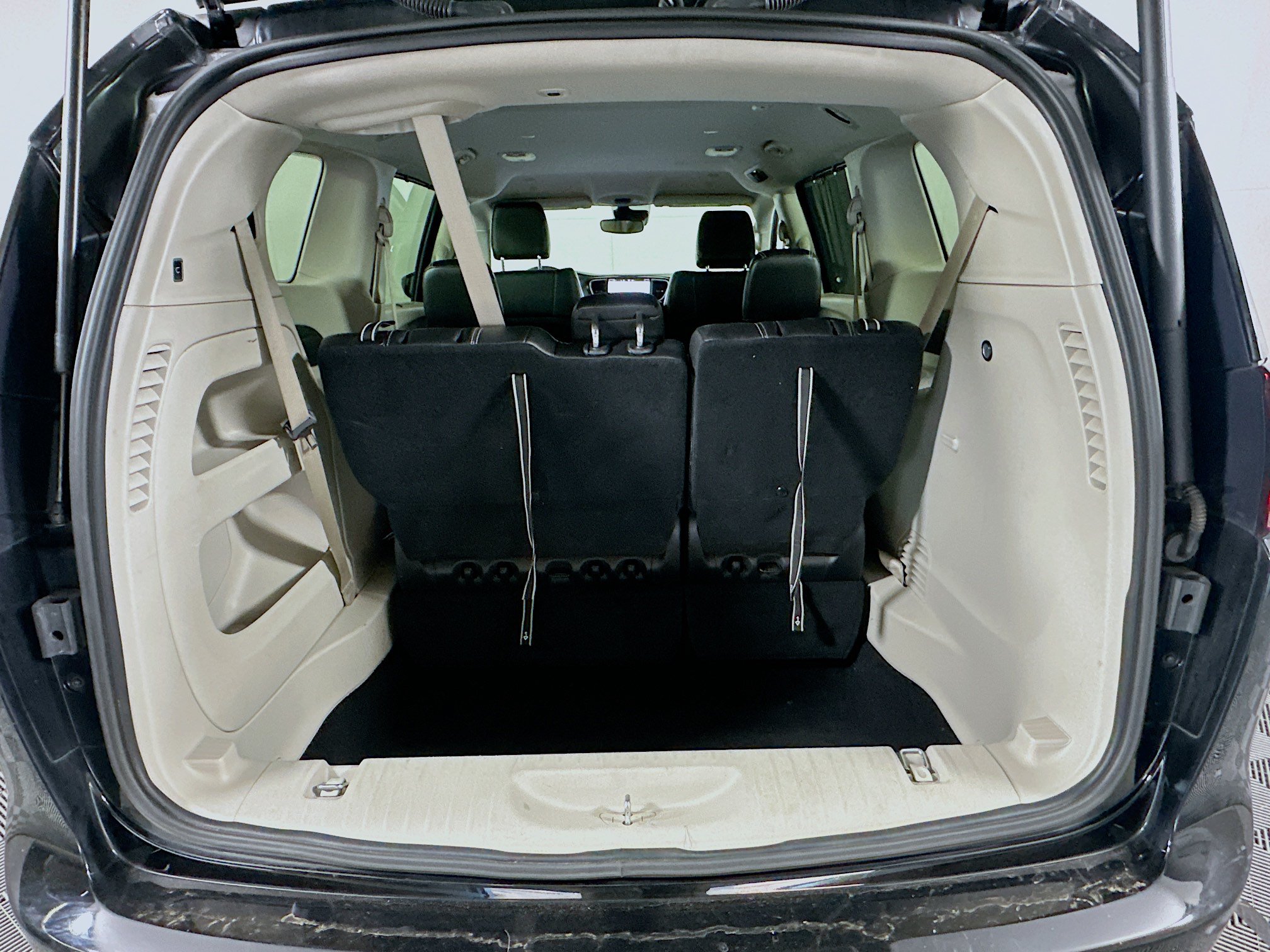 Used 2024 Chrysler Pacifica Touring-L FWD image 29