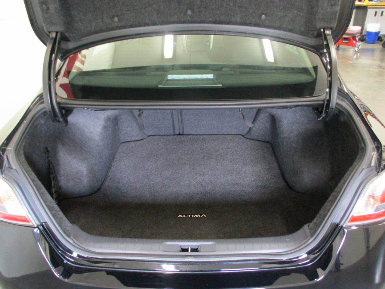 Used 2015 Nissan Altima 2.5 SL w/ Technology Package FWD image 14