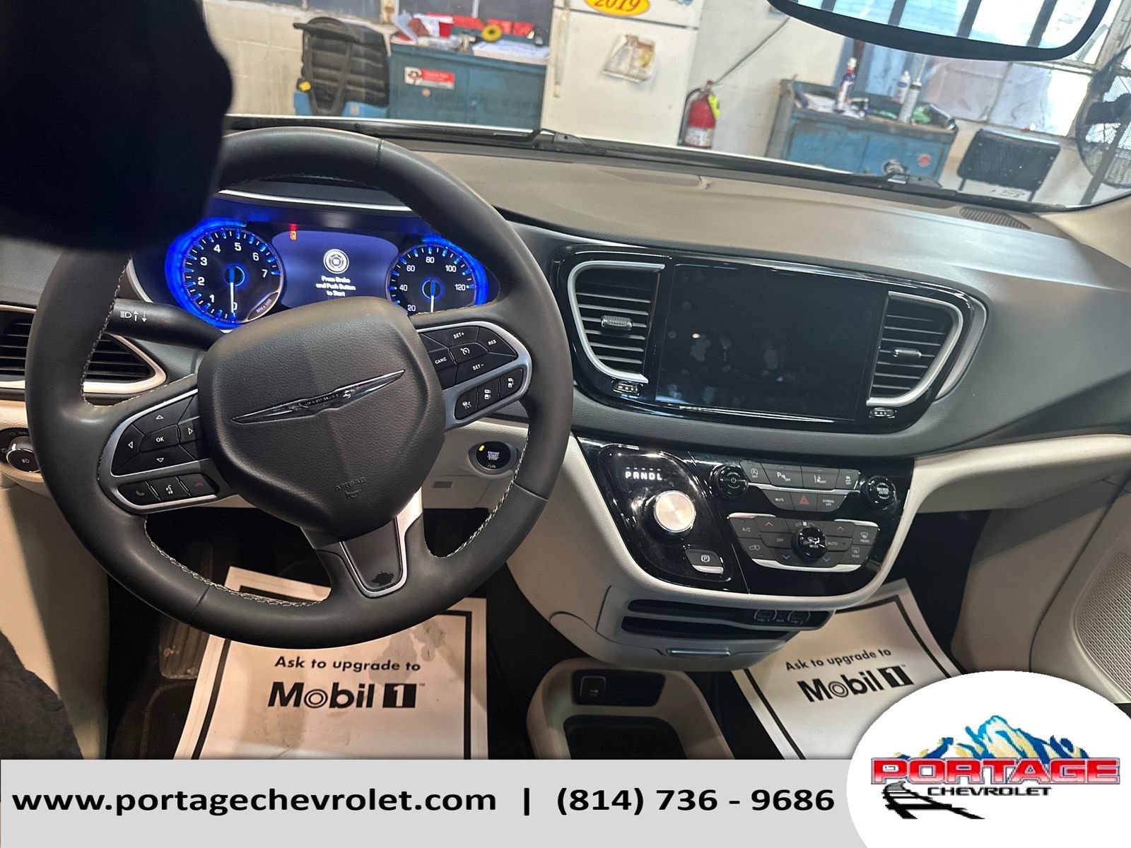 Used 2024 Chrysler Pacifica Touring-L image 14