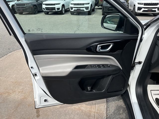 Certified 2022 Jeep Compass Limited image 26