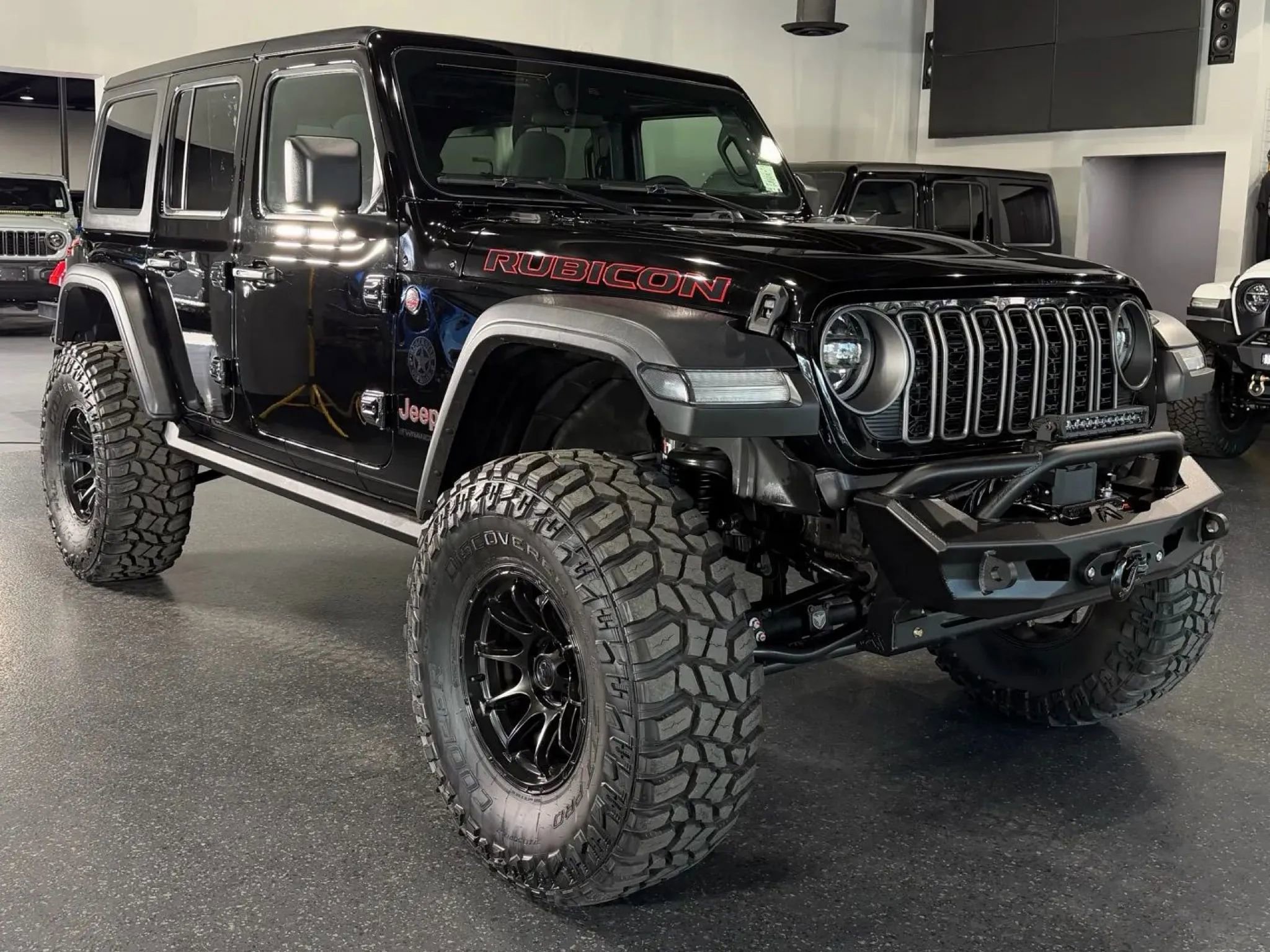 Used 2025 Jeep Wrangler Unlimited Rubicon image 2