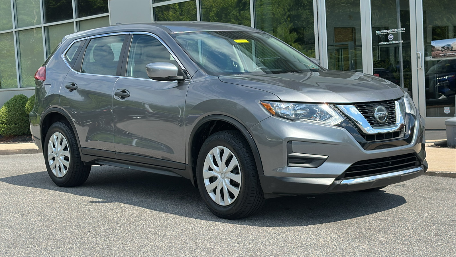 Used 2018 Nissan Rogue S AWD/4WD image 2