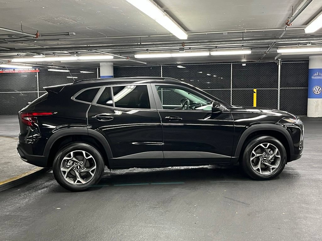 Used 2024 Chevrolet Trax LT w/ Driver Confidence Package FWD image 35