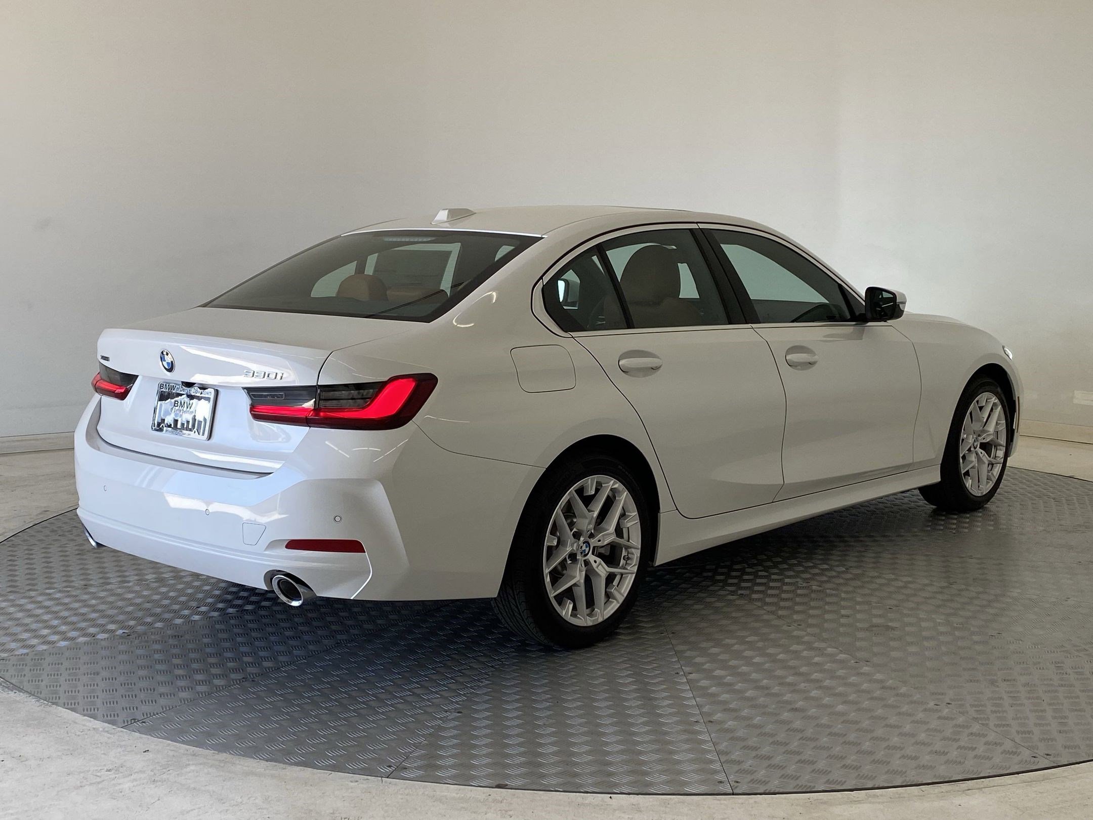 Used 2025 BMW 330i xDrive Sedan w/ Convenience Package image 8