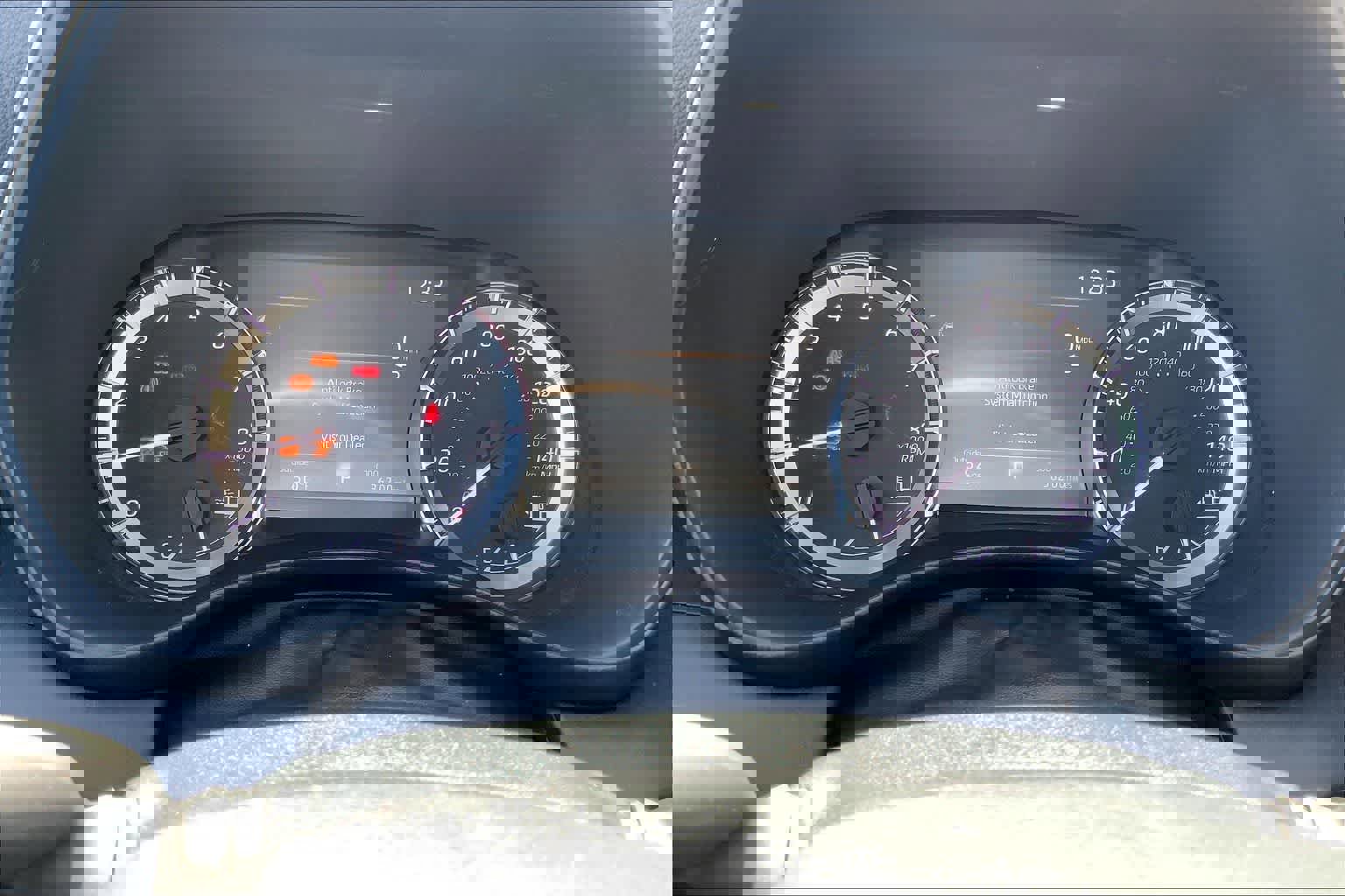 Used 2023 Toyota Highlander L image 18