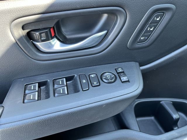 Used 2025 Honda Pilot Elite image 17