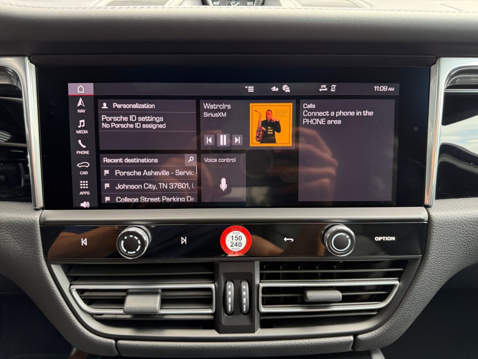 Certified 2026 Porsche Macan AWD/4WD image 25
