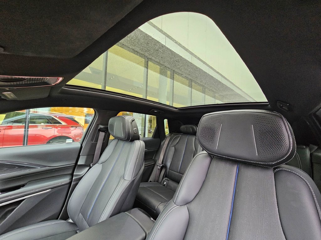 Certified 2024 Cadillac Lyriq Luxury AWD/4WD image 19