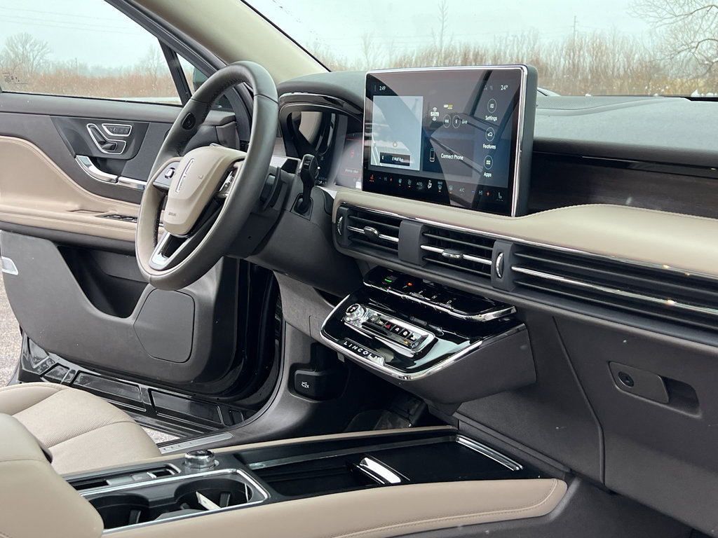 Used 2023 Lincoln Corsair Reserve w/ Equipment Group 202A image 29