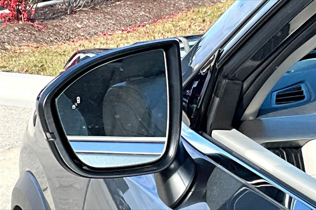 Used 2022 Nissan Pathfinder Platinum w/ Cargo Package image 15