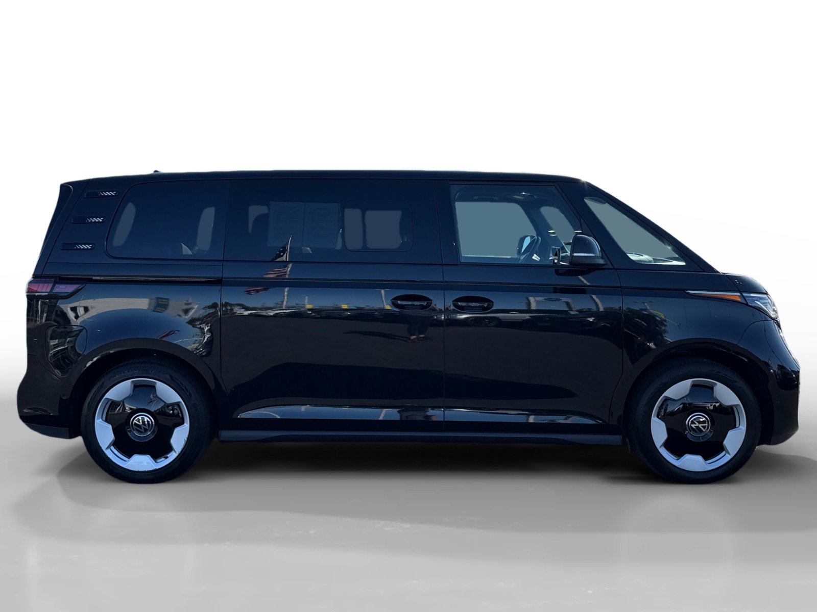 Certified 2025 Volkswagen ID. Buzz 1st Edition RWD image 6