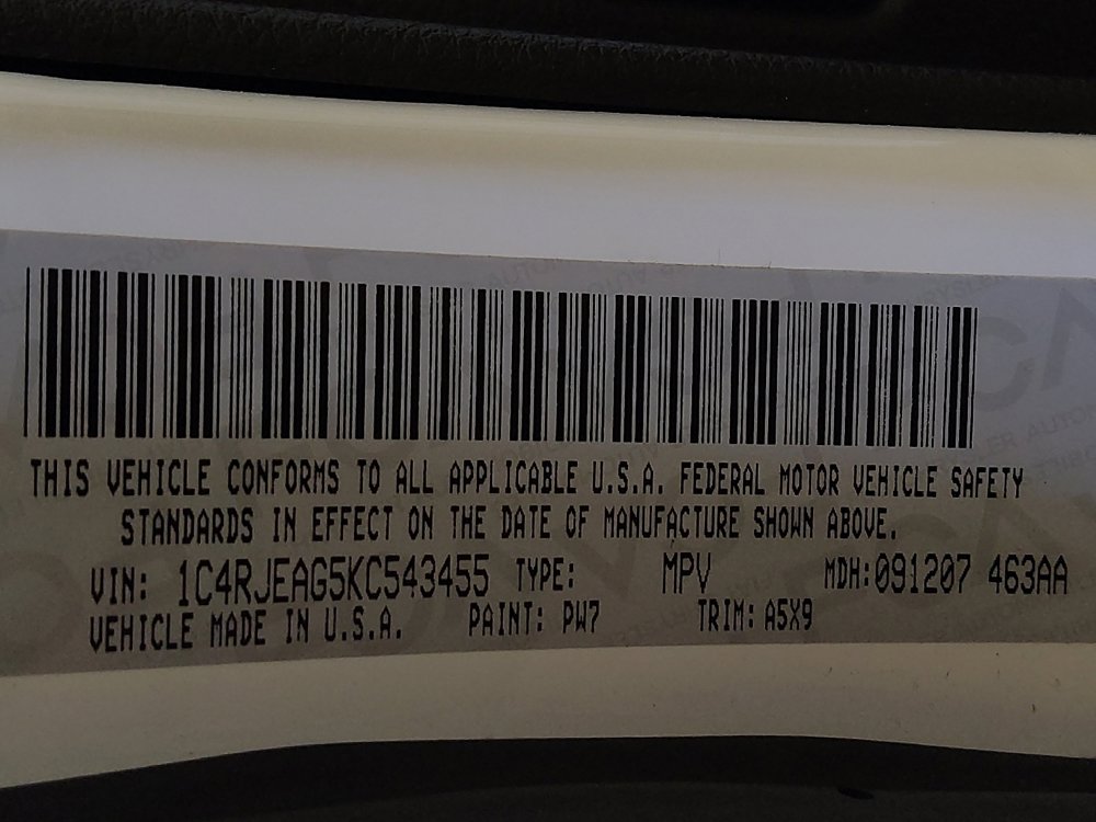 Used 2019 Jeep Grand Cherokee Laredo RWD image 33