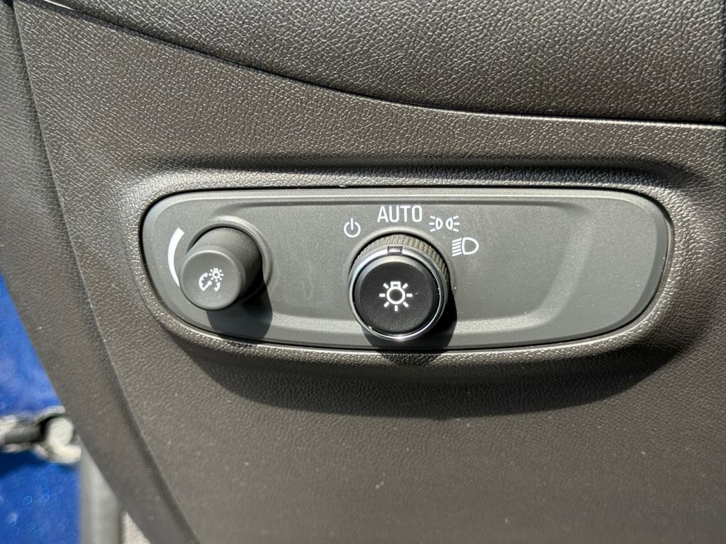 Used 2023 Chevrolet Equinox LS w/ LS Convenience Package FWD image 19