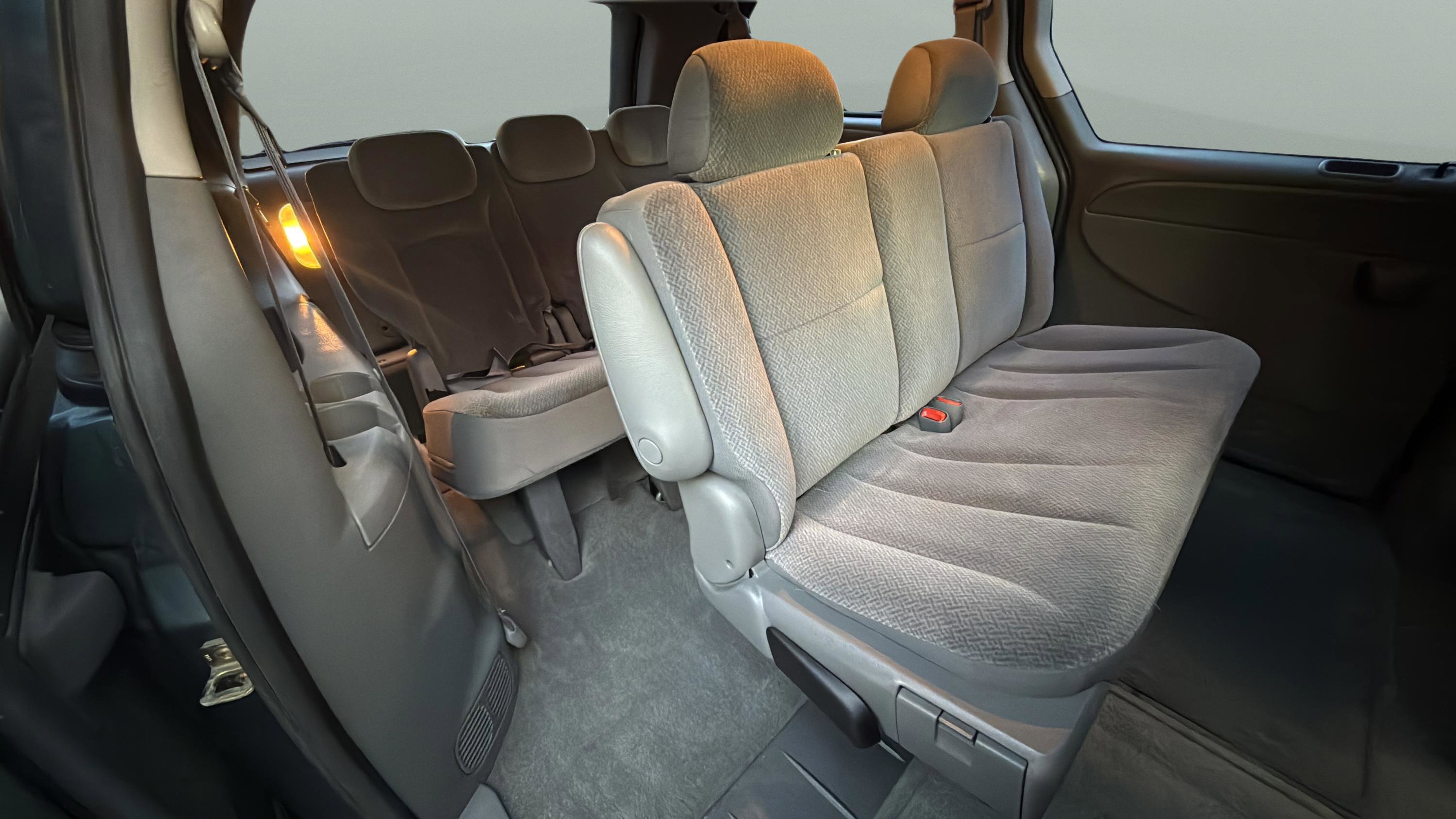Used 2005 Dodge Grand Caravan SE image 30
