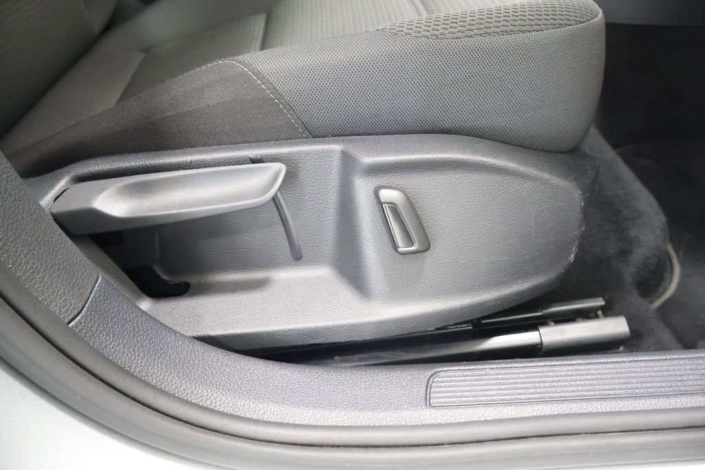 Used 2019 Volkswagen e-Golf SE w/ Driver Assistance Package FWD image 22
