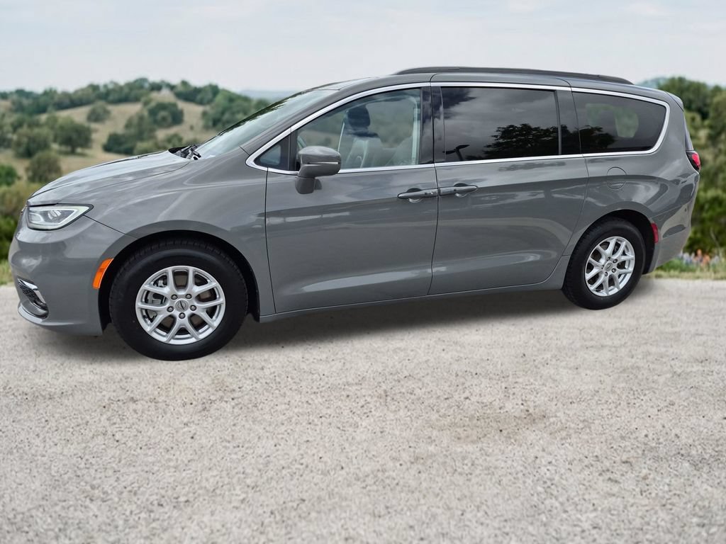 Used 2022 Chrysler Pacifica Touring-L FWD image 4