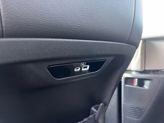 Used 2021 Chrysler Pacifica Touring-L image 18