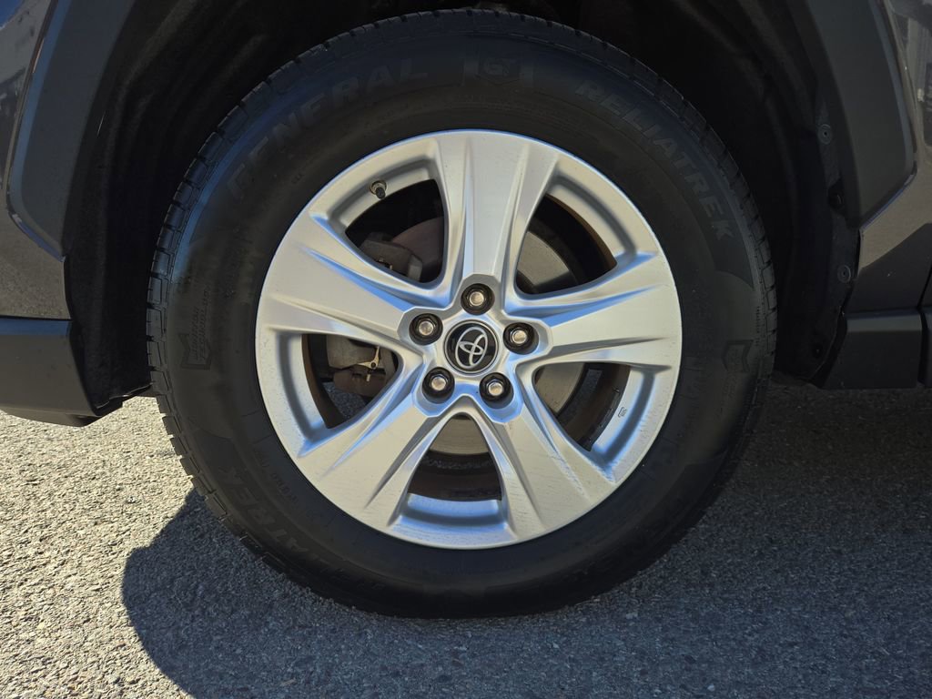 Used 2019 Toyota RAV4 XLE FWD image 10