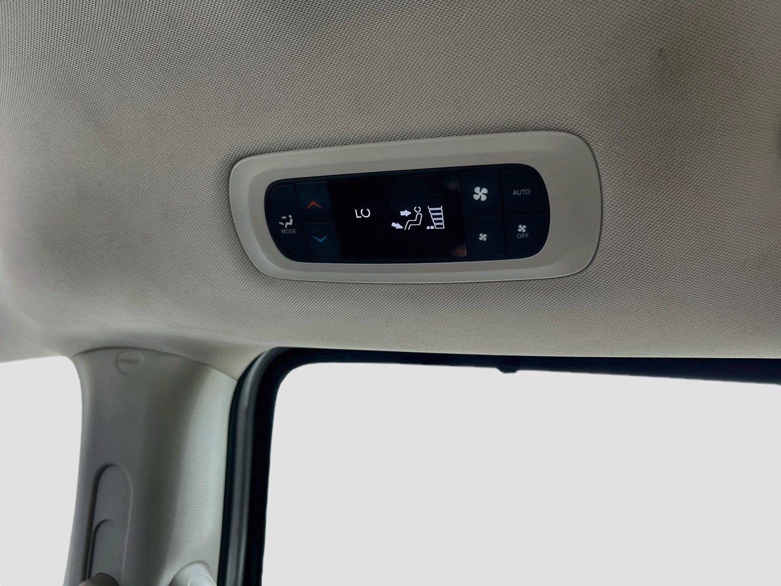 Used 2024 Chrysler Pacifica Touring-L FWD image 44