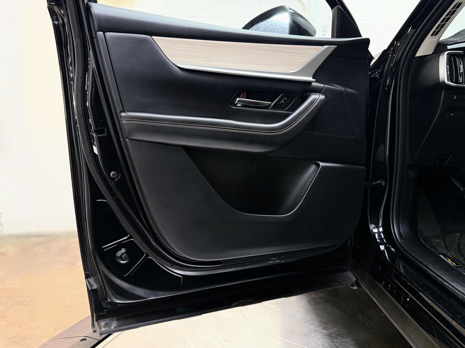 Used 2024 MAZDA CX-90 Plug-In Hybrid w/ Preferred image 12