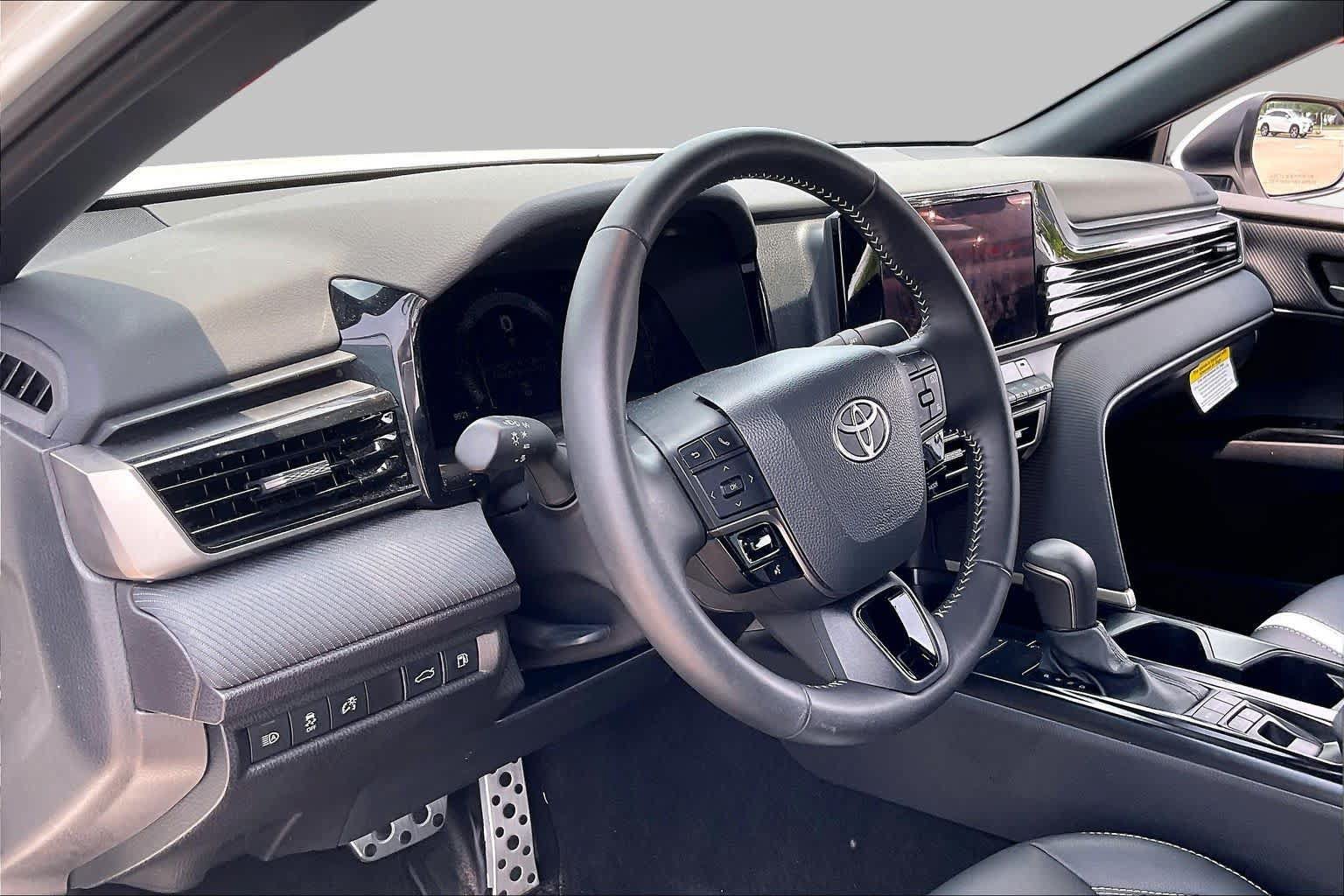 Used 2025 Toyota Camry SE FWD image 16