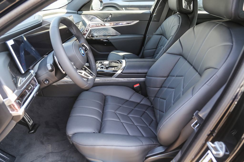 Used 2025 BMW 750e xDrive w/ Premium Package AWD/4WD image 14