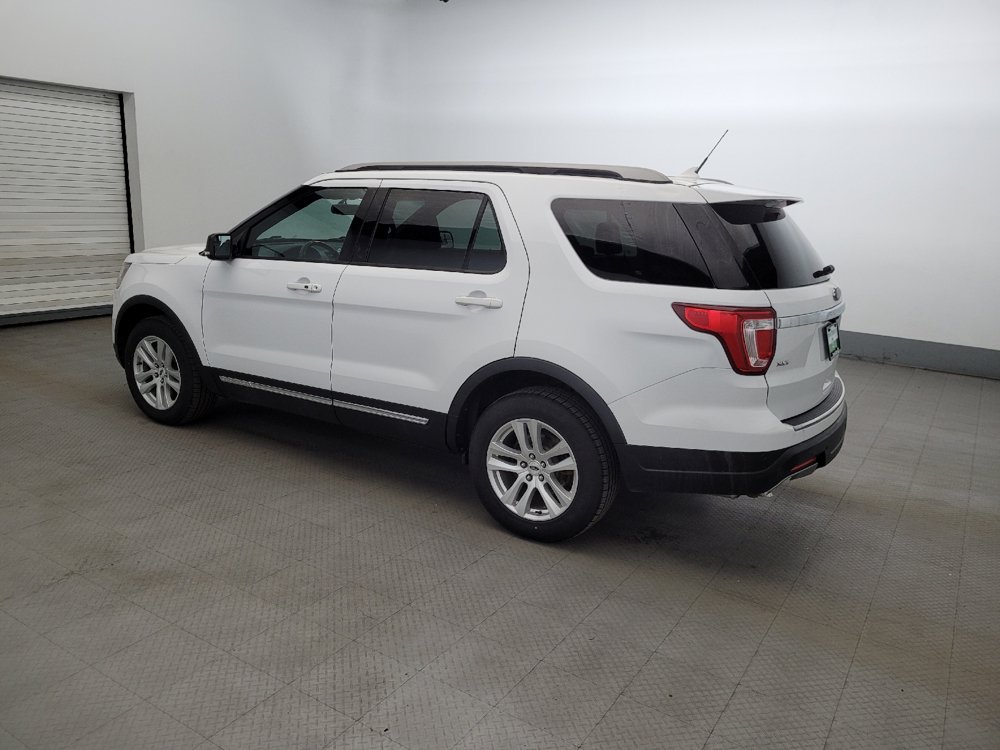 Used 2018 Ford Explorer XLT w/ Equipment Group 202A AWD/4WD image 3