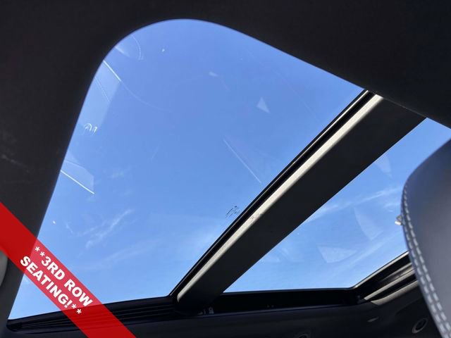 New 2026 Chrysler Pacifica Limited w/ Uconnect Theater Family Group image 4