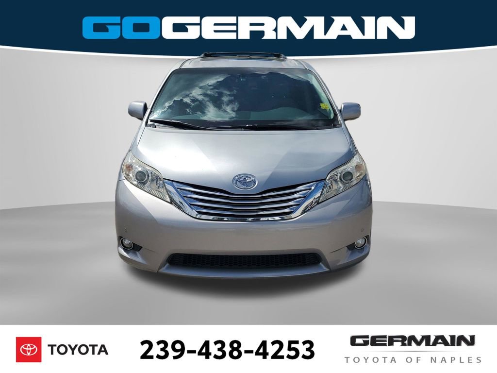 Used 2012 Toyota Sienna Limited w/ Premium Pkg image 2