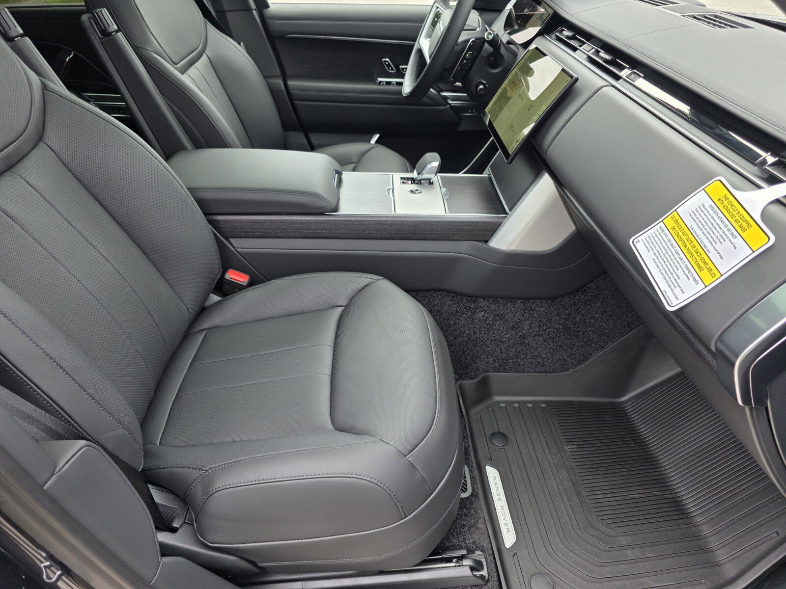 New 2026 Land Rover Range Rover Long Wheelbase SE AWD/4WD image 3