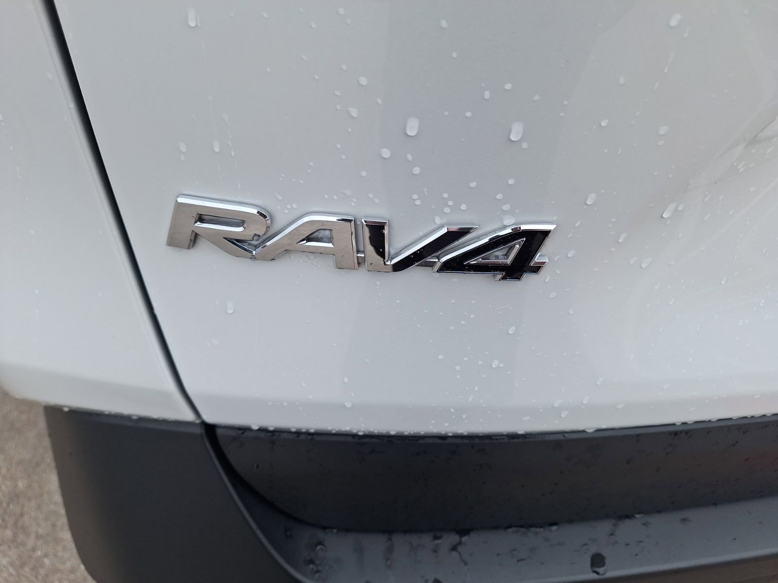 Used 2024 Toyota RAV4 XLE Premium image 13