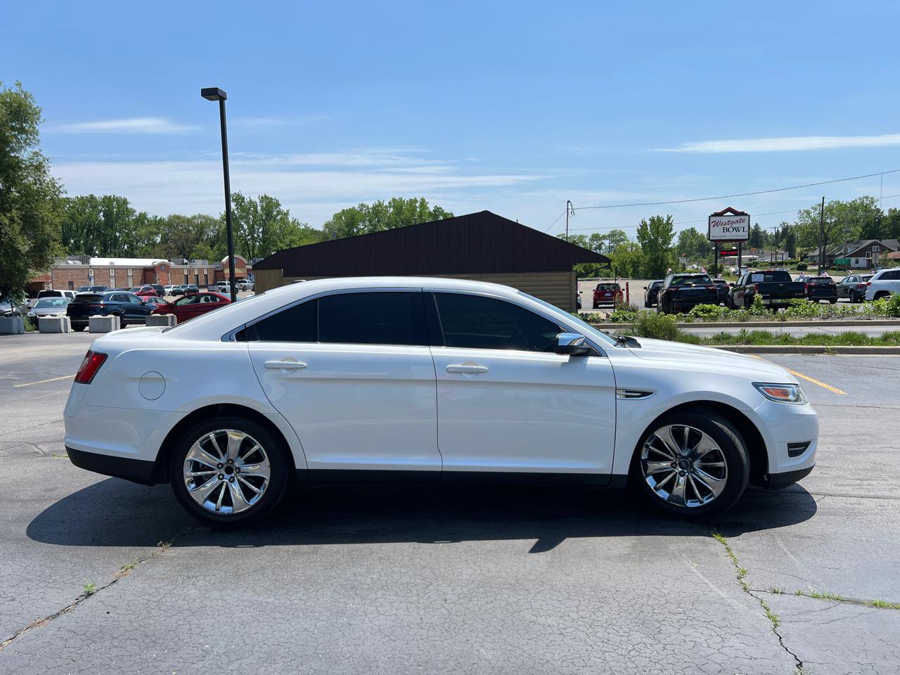 Used 2012 Ford Taurus Limited FWD image 10
