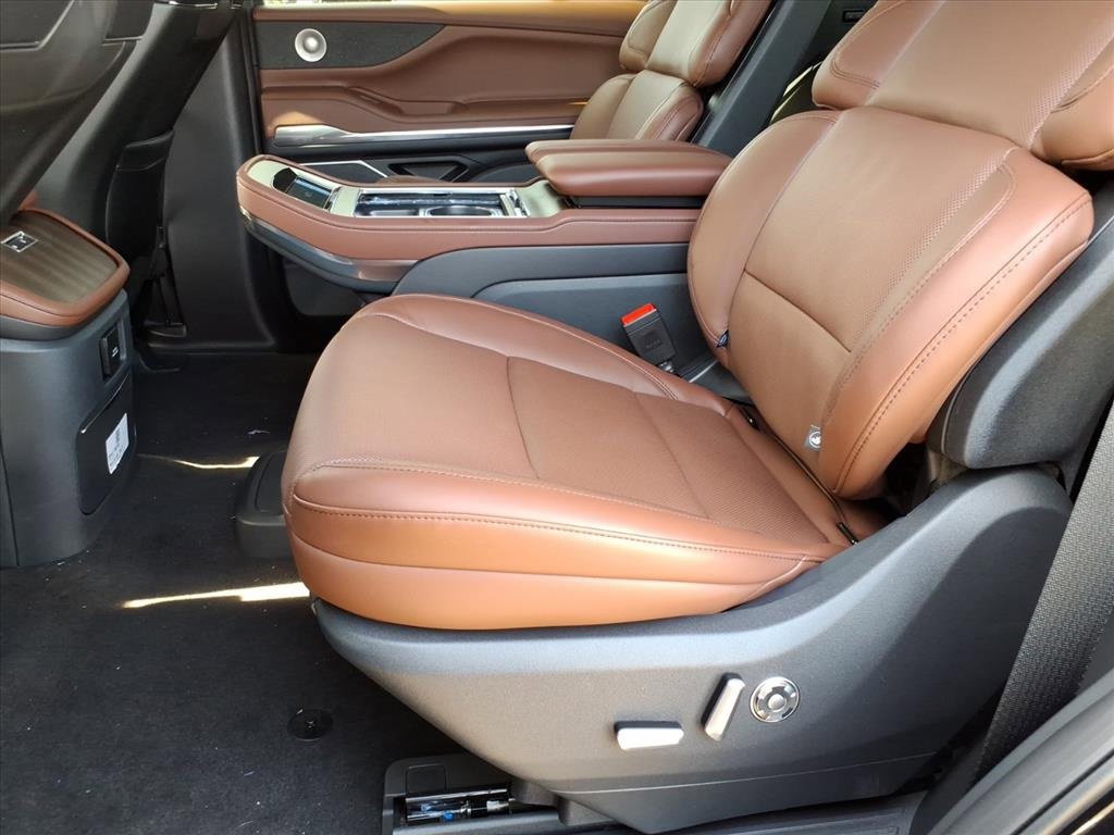 New 2025 Lincoln Navigator Reserve image 15