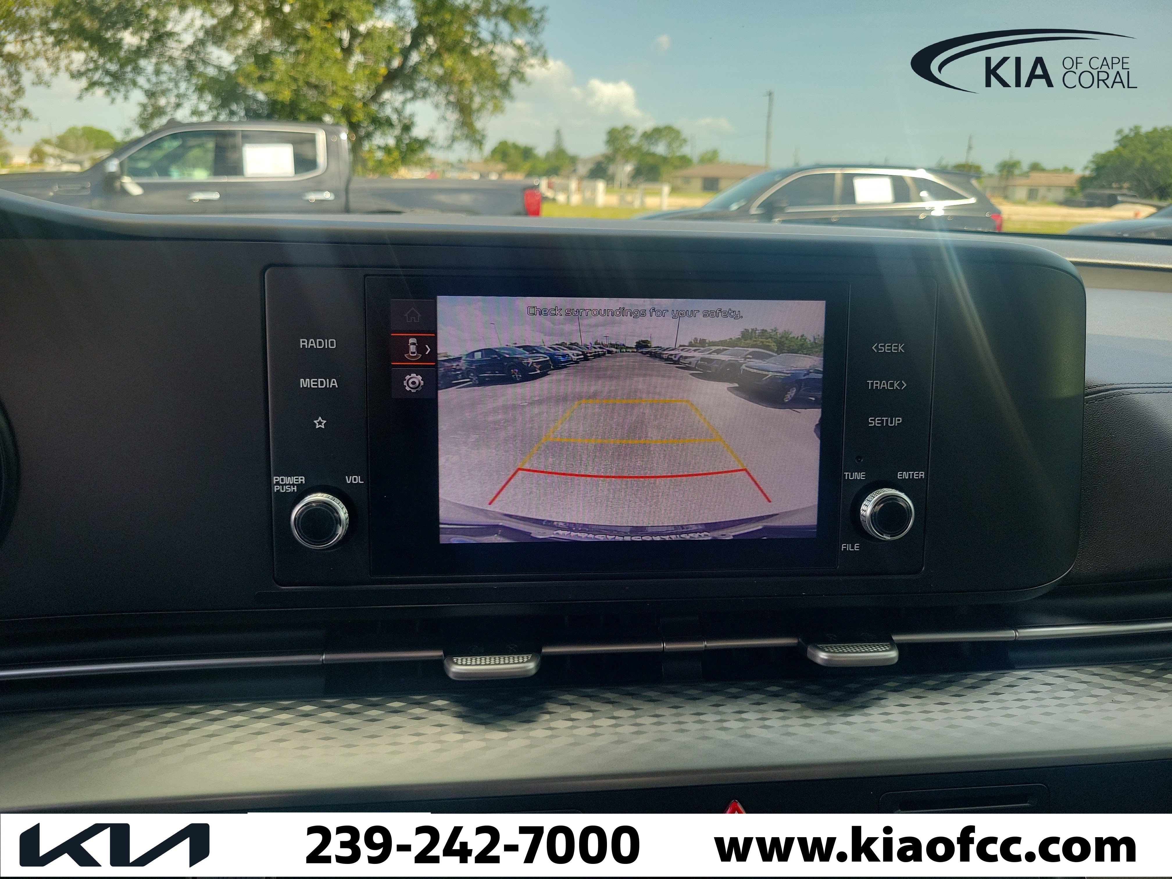 Certified 2023 Kia Carnival LX FWD image 32