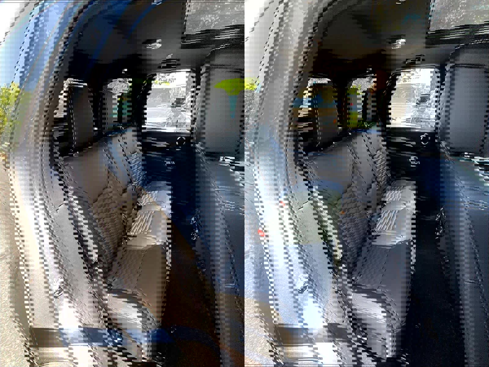 New 2025 Land Rover Discovery Dynamic SE image 27