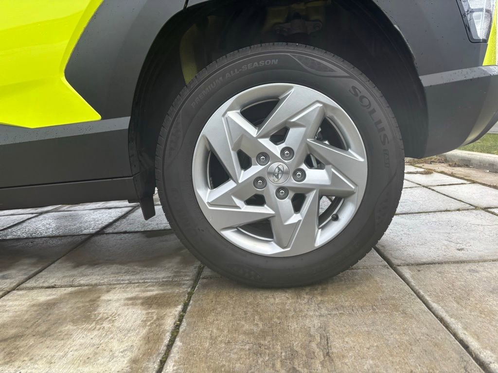 Certified 2025 Hyundai Kona SE AWD/4WD image 11
