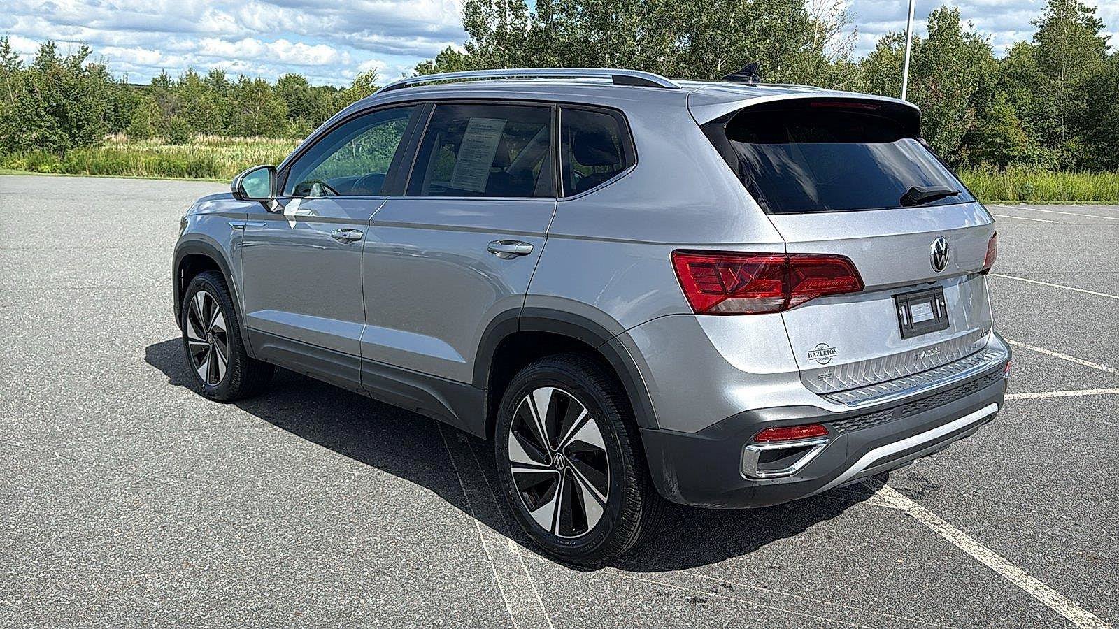 Used 2023 Volkswagen Taos SE w/ Panoramic Sunroof Package AWD/4WD image 9