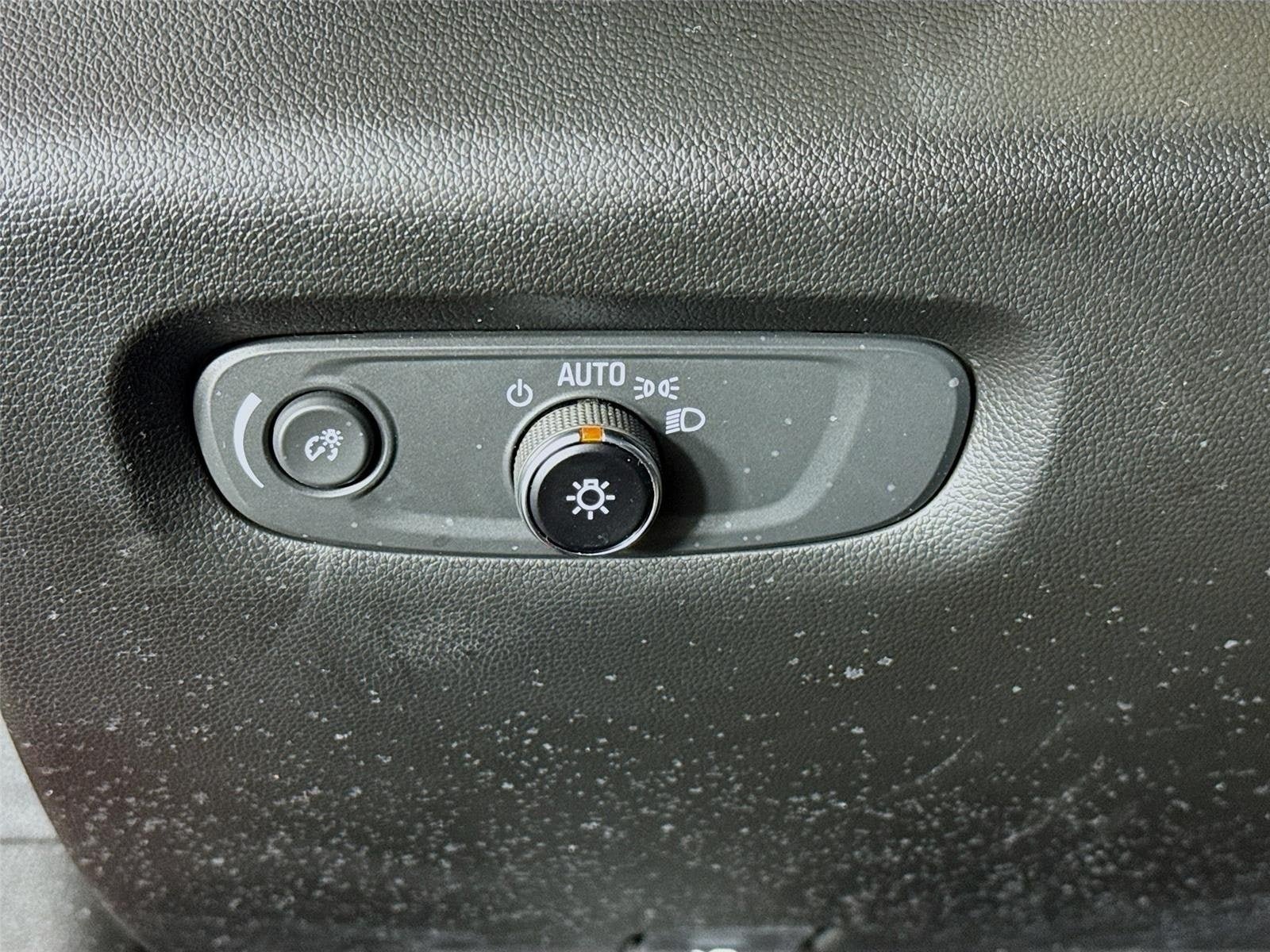 Used 2023 Chevrolet Traverse Premier FWD image 11