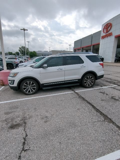 Used 2016 Ford Explorer Platinum AWD/4WD image 3