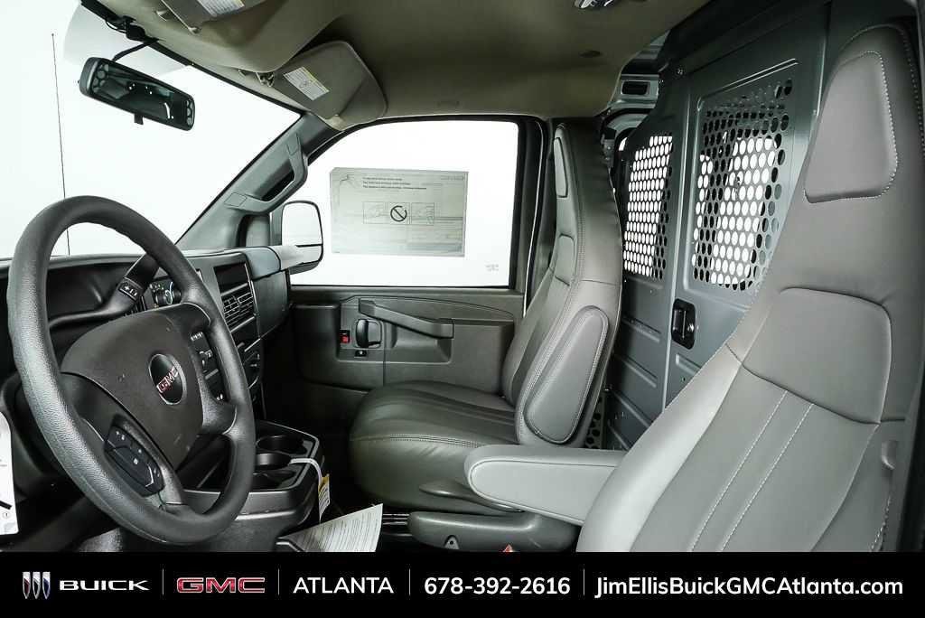 New 2025 GMC Savana 2500 w/ Driver Convenience Package RWD image 5