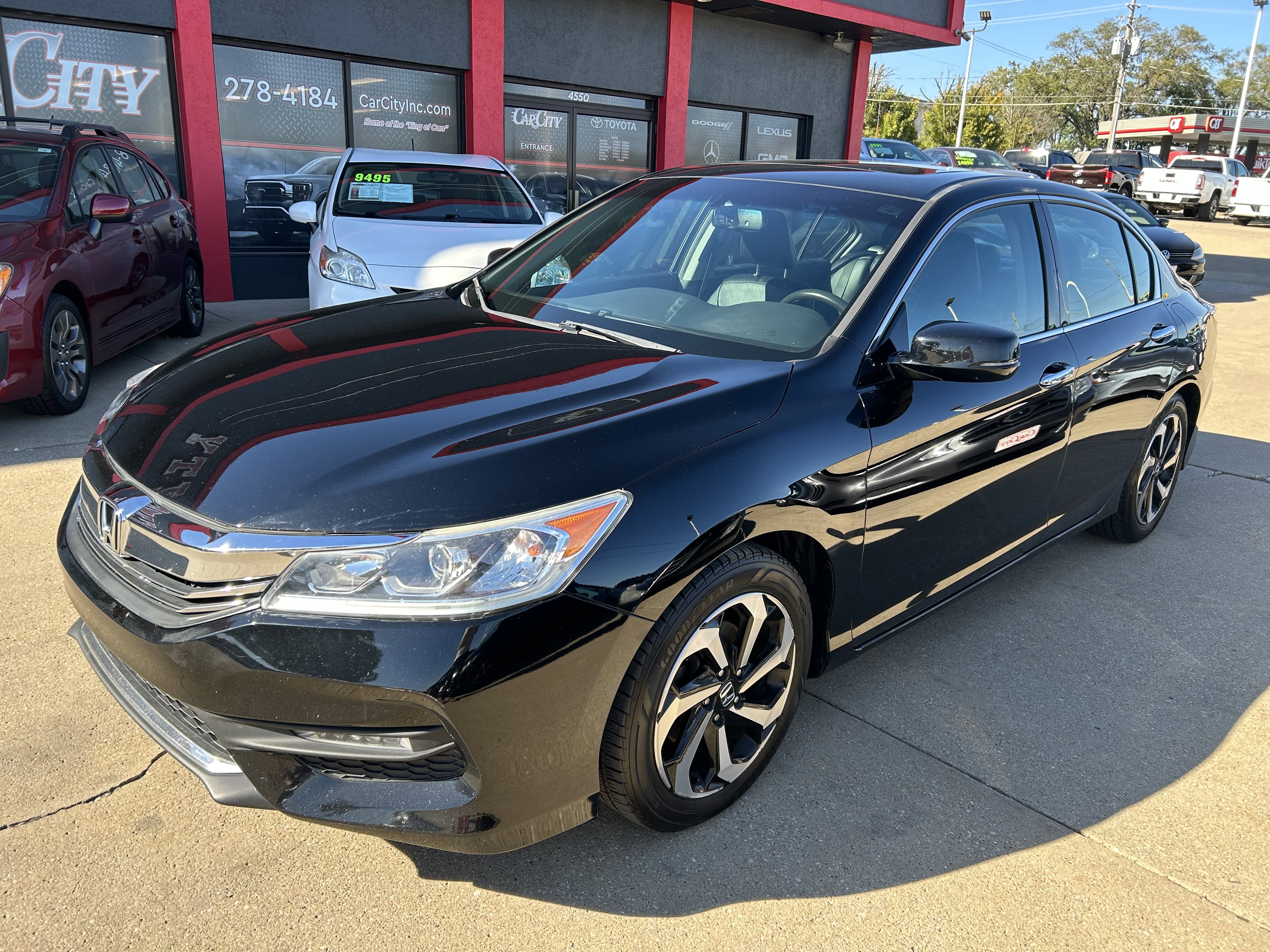 Used 2017 Honda Accord EX-L image 2